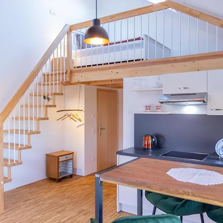 Homely לינה וארוחת בוקר 3*